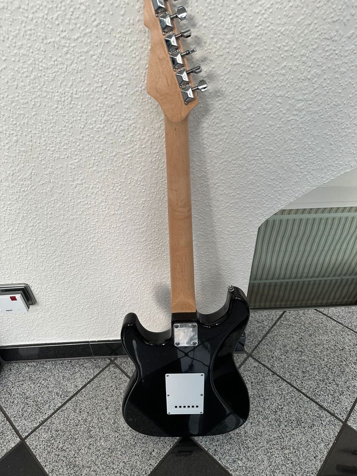 E -Gitarre guter Gebraucht Zustand. in Düsseldorf