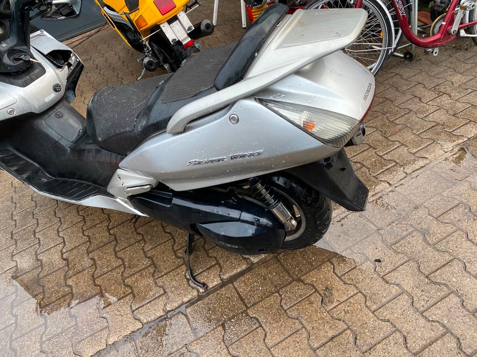 Honda Silver Wing FJS 600 Unfallschaden für Bastler in Herne