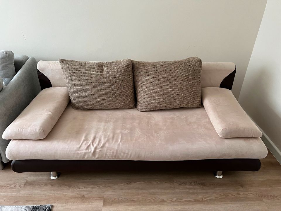 Sofa / Schlafcouch beige und braun - ausziehbar in Hamburg