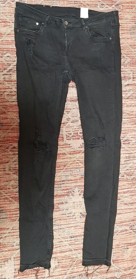 H&M Low waist Hüftjeans destroyed Jeans only schwarz W33 L32 high in Schönberg (Holstein)