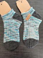 Wollsocken Sneakersocken handgestrickt 38/39 Alwinas Strickwelt Nordrhein-Westfalen - Lemgo Vorschau