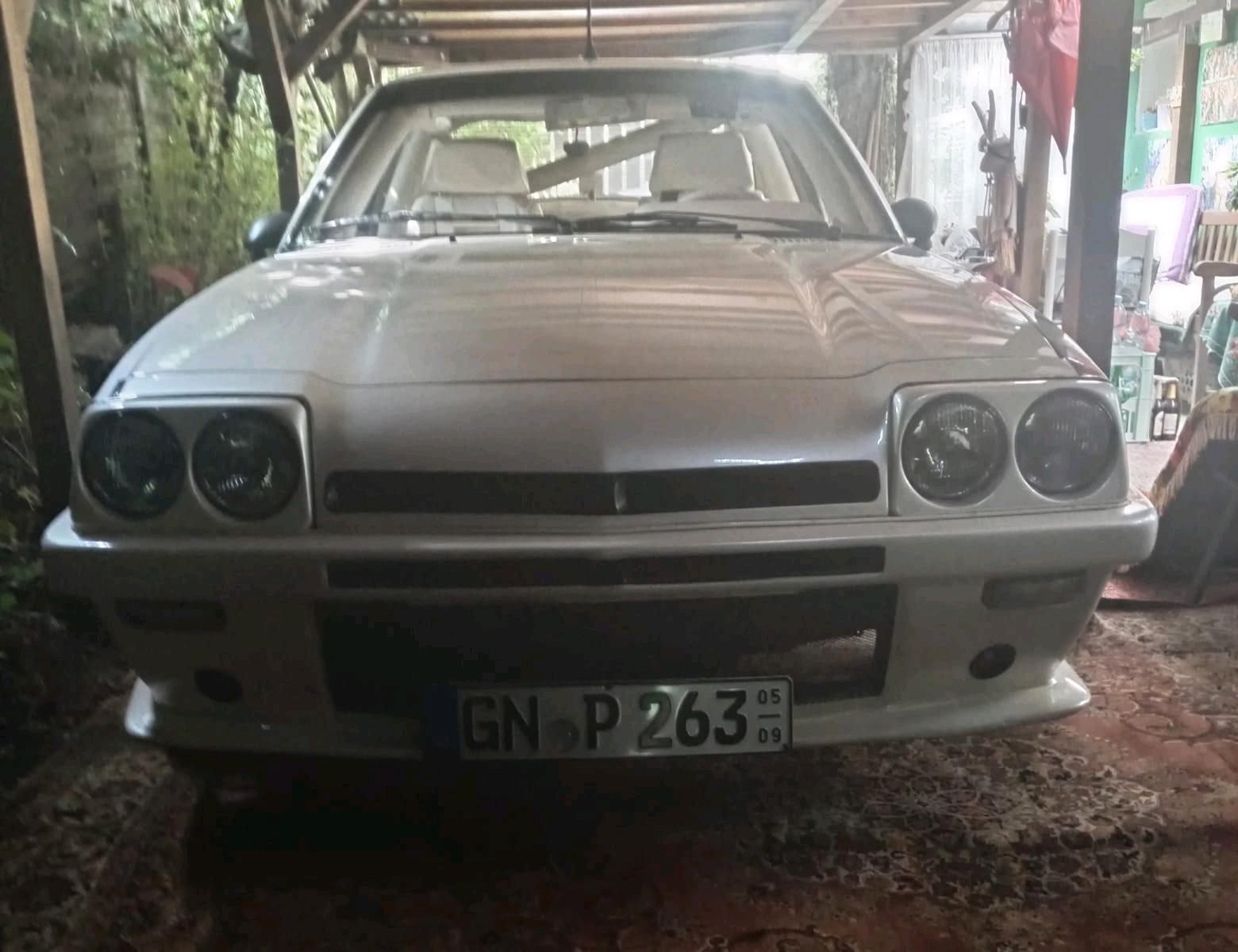 Abbildung des Autos Opel Manta -B- 2800 E
