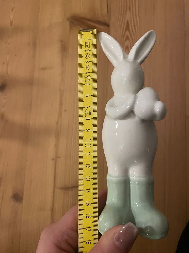 Osterhase Weiß Porzellan Keramik Ostern Deko Hase rosa grün gelb in Braunschweig