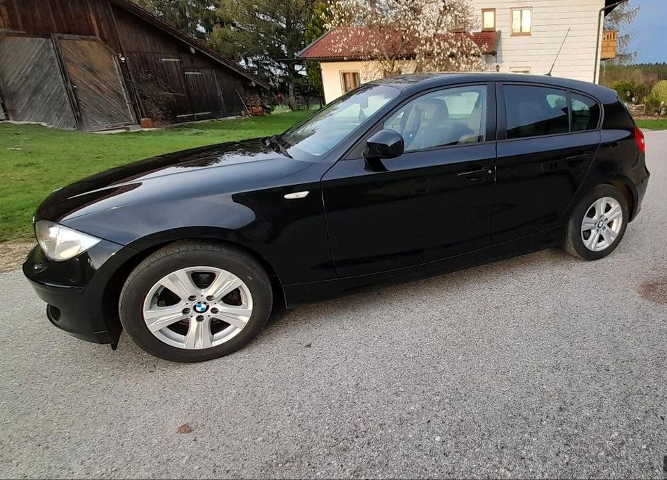 *1. Hand*  1er BMW 116d Lim. in Traunstein