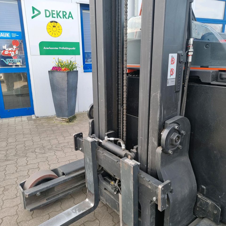 Toyota RRE140 Schubmaststapler mit Gabelkamera in Nübbel