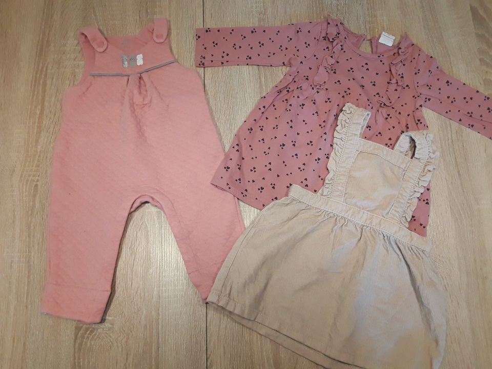 Paket Babykleidung Mädchen Größe 68 rosa Body, Hosen, Schlafanzug in Leipzig