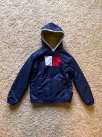 Tommy Hilfiger Reversible Jacket Teddyfell/Regen gr. 152 NEU! Niedersachsen - Helmstedt Vorschau