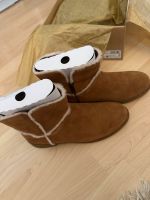 Neue UGG Winterstiefel Stiefeletten Boots Größe 36 Berlin - Neukölln Vorschau