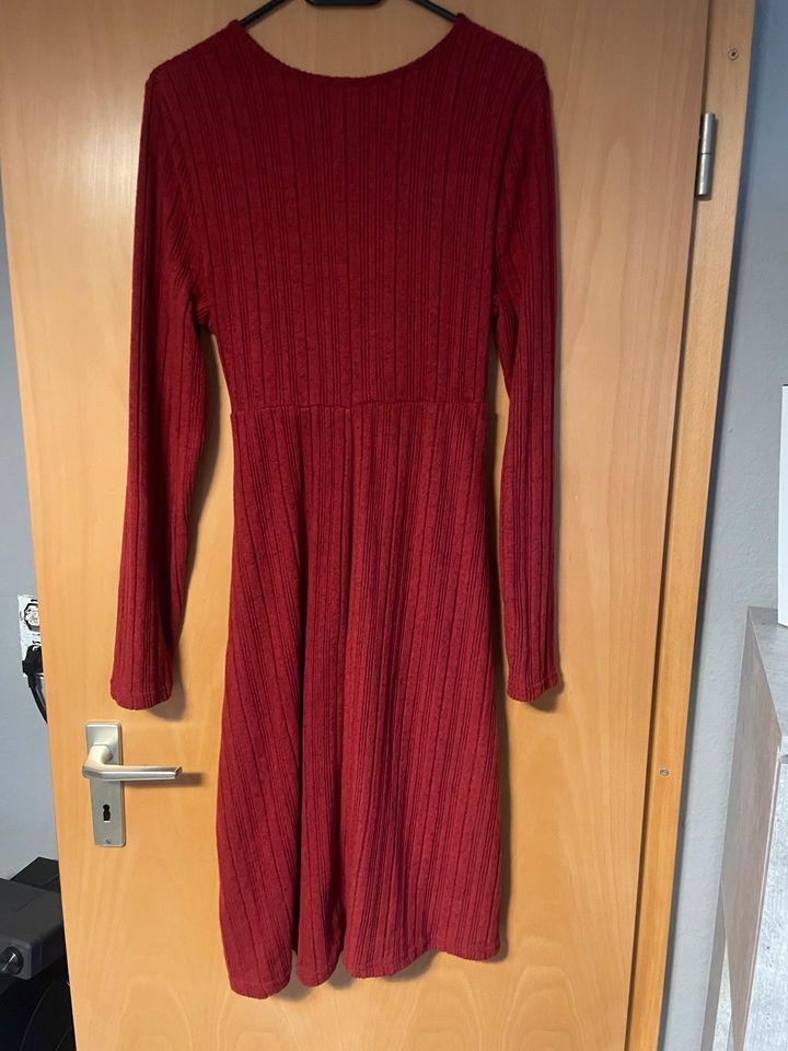 Kleid Strickkleid Wickelkleid Gr. L Weinrot Neu in Oberschöna