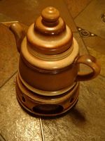 Keramik Teekanne mit zugehörigen Stövchen Hessen - Offenbach Vorschau