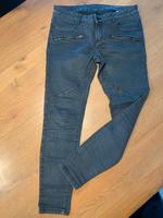 Review Skinny Fit Jeans mit 2 Zip Biker Hose in grau Gr. 29/30 Hessen - Rodgau Vorschau