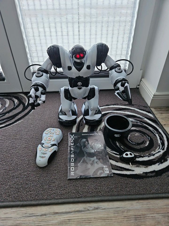 Robosapien X Spielzeug Roboter Ferngesteuert in Husum