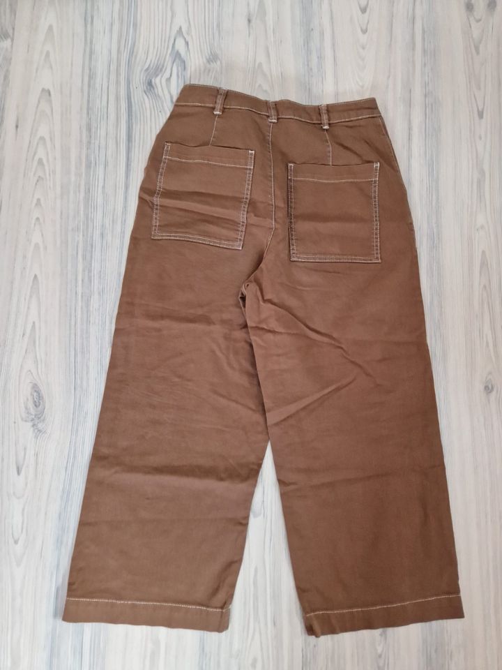 braune Hose von Bershka Sommerhose 3/4-Länge in Friedrichshafen