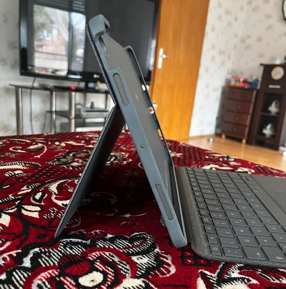 Logitech Folio Touch Hülle Tastatur für iPad Air 4/5 Gen. in grau in Stuttgart