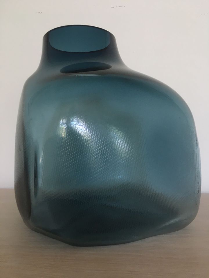 Objekt Bronco Vase blau design by Fabio Vogel - bolia in Berlin