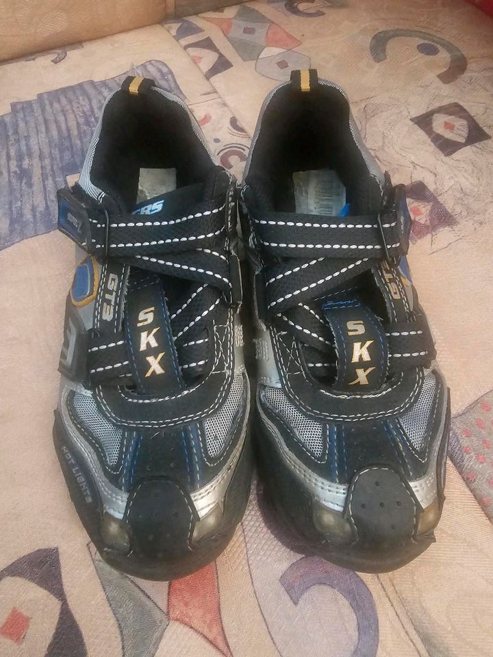 Sketchers Leuchtschuhe Gr. 34 in Bramsche