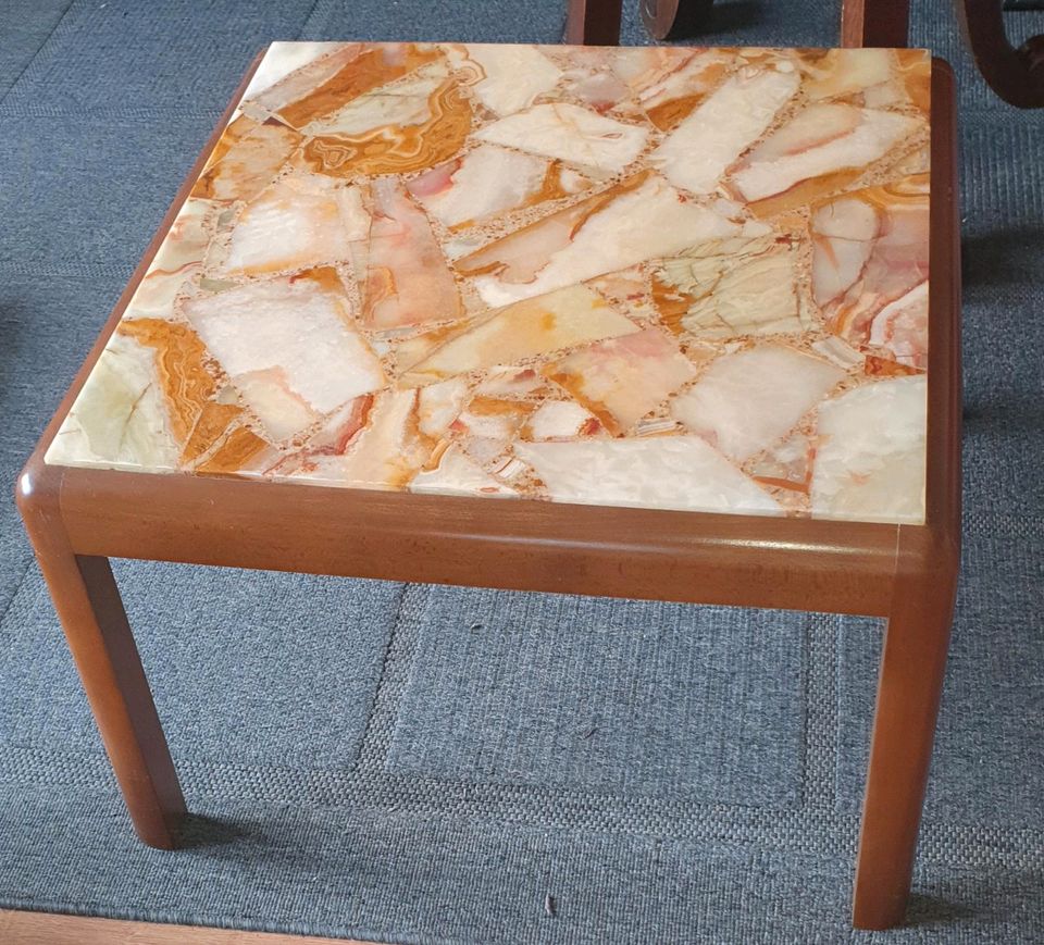 Tisch mit Marmorplatte in Oldenburg