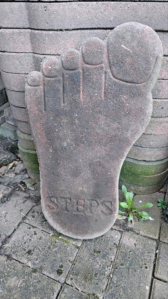 Trittsteine in Fußform für den Garten in Duisburg