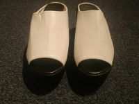 Damenschuhe Slipper Plateau Hausschuhe Gr. 36 weiß/schwarz w. NEU Nordrhein-Westfalen - Lüdenscheid Vorschau