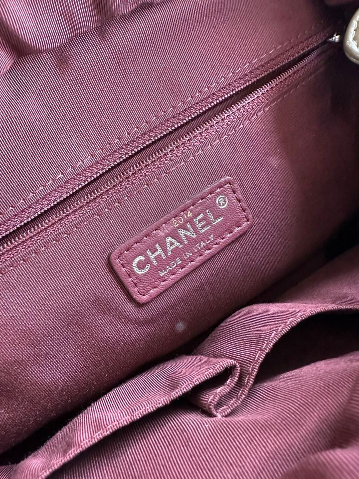 Original Chanel Khaki farbene Nylon Schultertasche in Hamburg