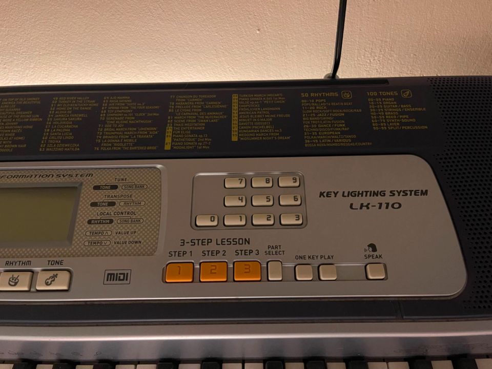 CASIO Keyboard LK-110 mit Leuchttasten in Vechelde