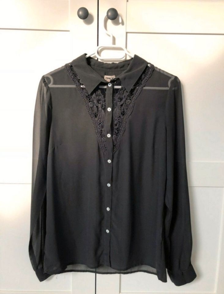 Graue / Dunkelgraue Bluse mit Spitze von Only in Würzburg