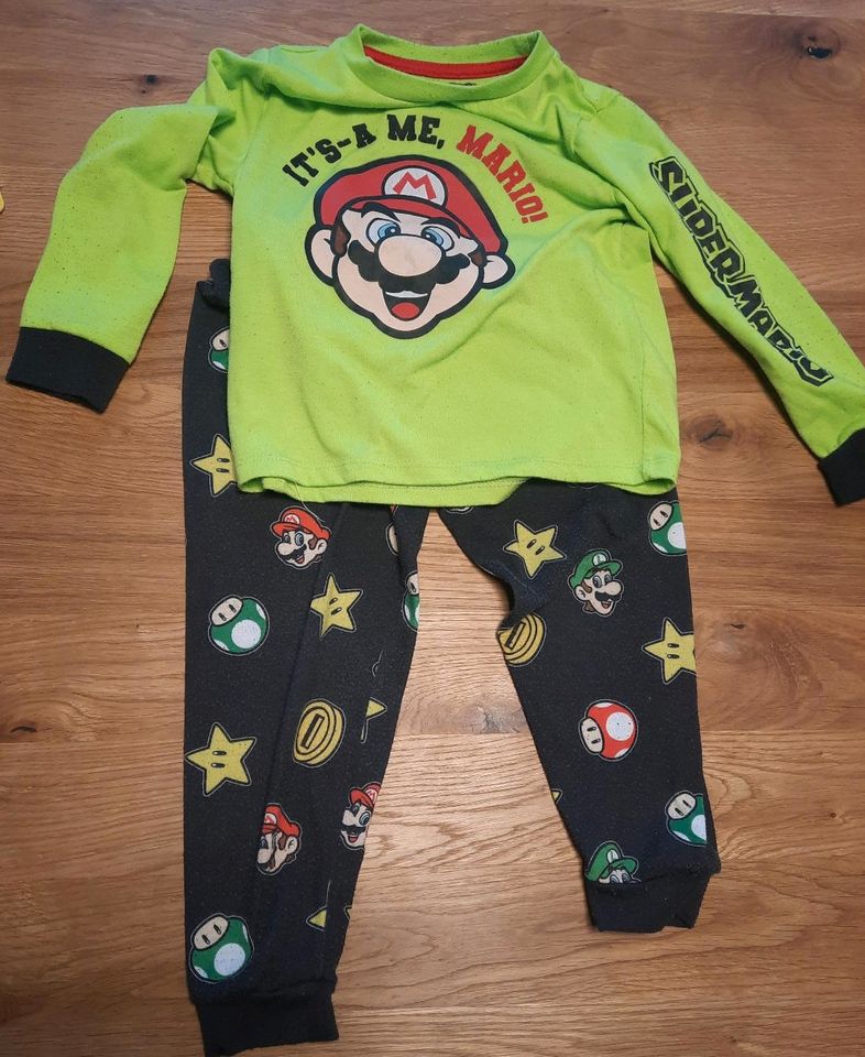 Super Mario Pyjama Größe 110 in Rüsselsheim