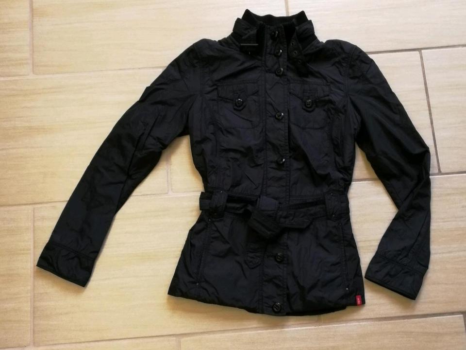 Regenjacke Esprit Gr. XS tailliert Trenchcoat Jacke Mantel in Coburg
