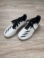 Adidas Hallenschuhe Fußballschuhe 31 schwarz weiß Zustand top Baden-Württemberg - Konstanz Vorschau