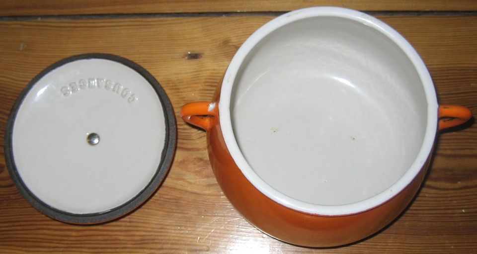 Cousances France Topf orange Le Creuset 1960er vintage Gusseisen in Berlin