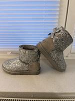 UGG Stiefel Silber Niedersachsen - Lehrte Vorschau