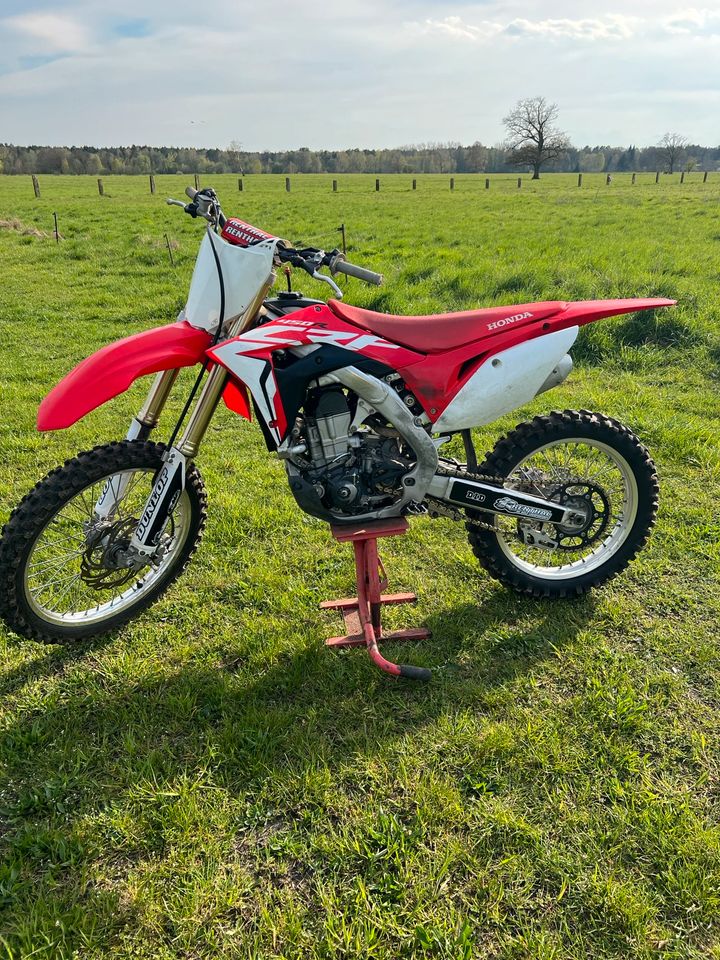 Honda CRF450 2017 in Lübtheen