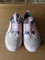 Nike Turnschuhe Gr. 30 rosa Sneaker Sportschuh Nordrhein-Westfalen - Alsdorf Vorschau