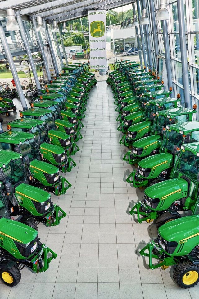 John Deere 2038R mit Frontlader in Greven