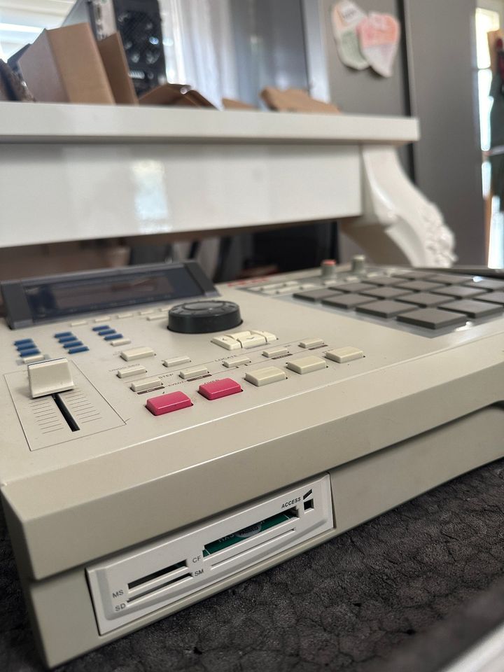 AKAI MPC 2000XL im Top-Zustand in Wermelskirchen