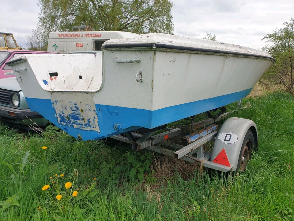 Boot GFK mit Anhänger in Salzwedel