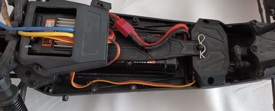 Crusher Truck - RC Auto - 2,4 GHz - Nimh Akku 7,2 Volt 1500 mAh in Arenzhain