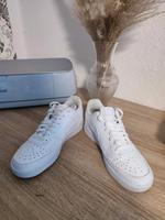 Nike Schuhe Mädchen Damen Gr. 40 Sachsen-Anhalt - Mücheln (Geiseltal) Vorschau