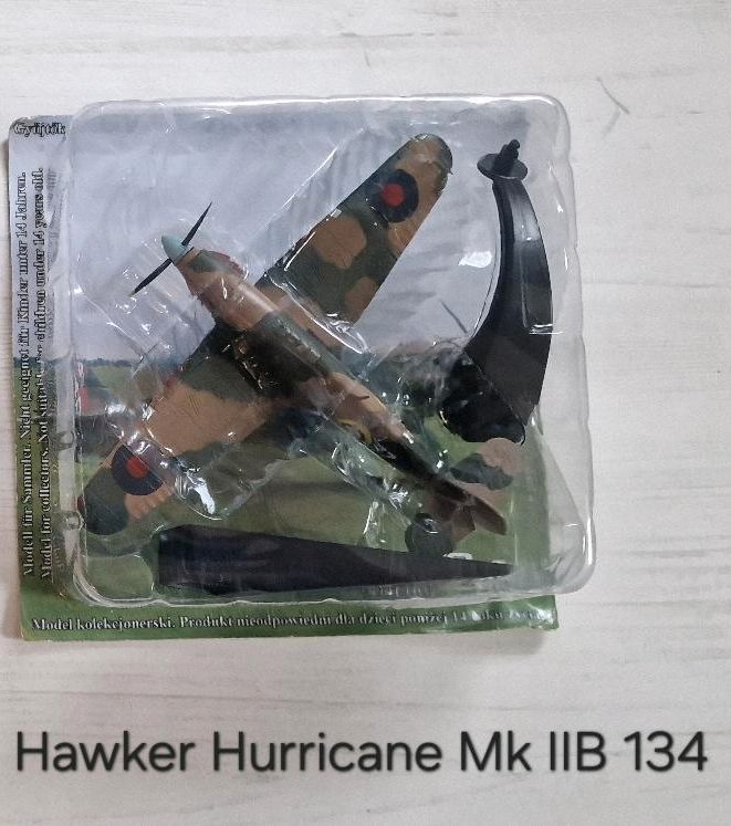 Modellflugzeug Hawker Hurricane Mk IIB 134 Amercom 1:72 in Erfurt