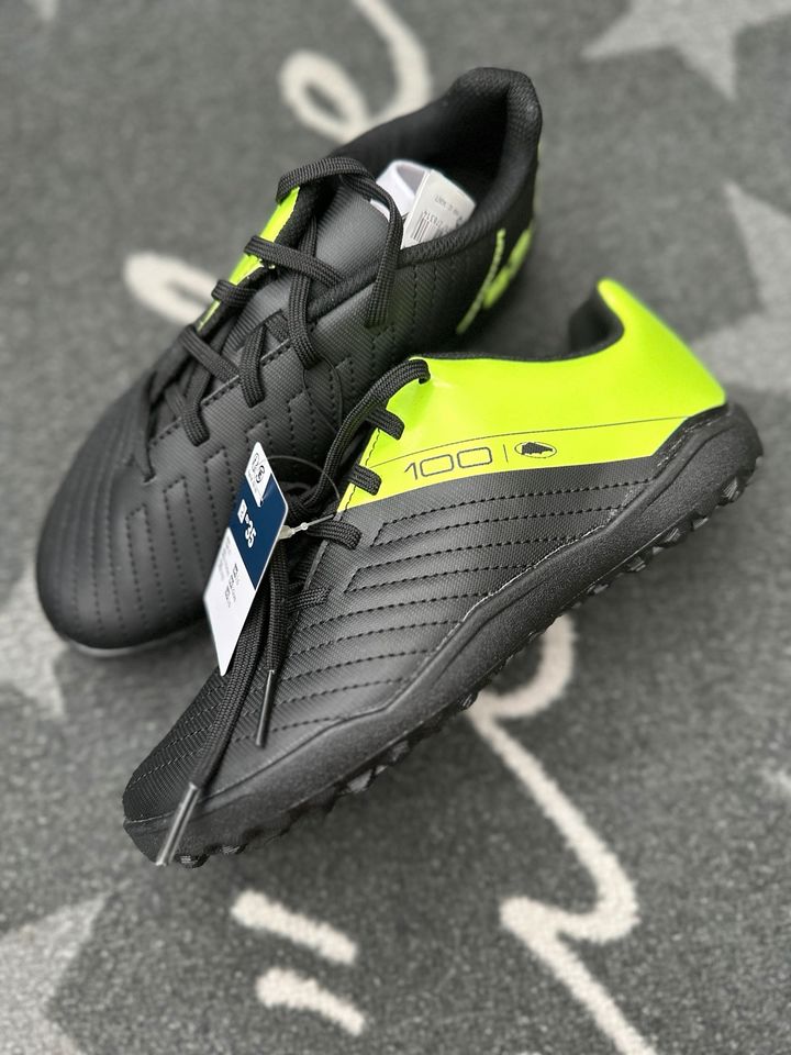 Decathlon Fußballschuhe schwarz in 35 in Kalt