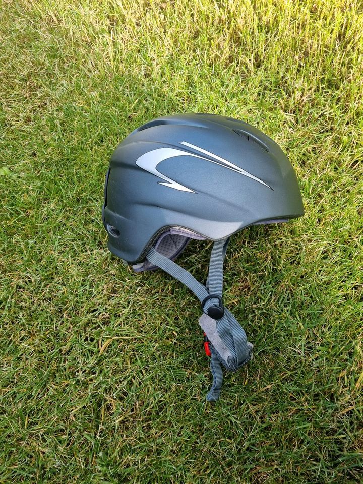 Neuer Sturzhelm Fahrradhelm Reithelm Gr. 52 - 56 - S/M in Dassow