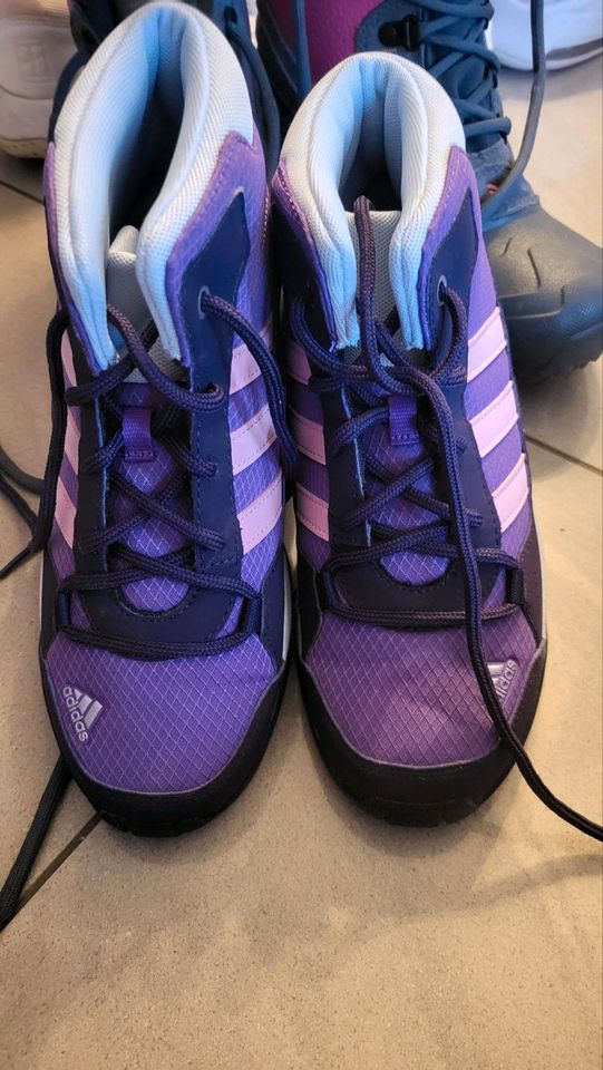 Adidas Trekking Schuhe Gr. 35 lila, neu mit Etikett in Braunschweig