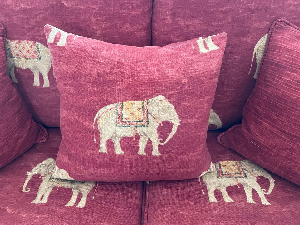 Sofa 1,5 Sitzer Landhaus rot Elefanten in Düsseldorf