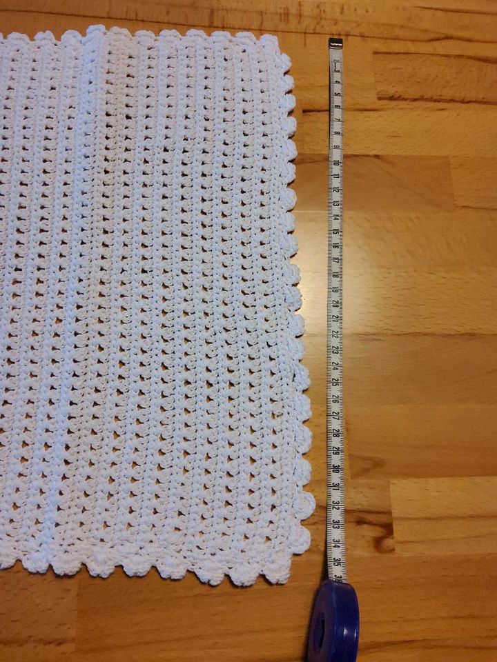 Tischdeckchen Handarbeit Handgestrickt weiß gehäkelt in Rheinberg