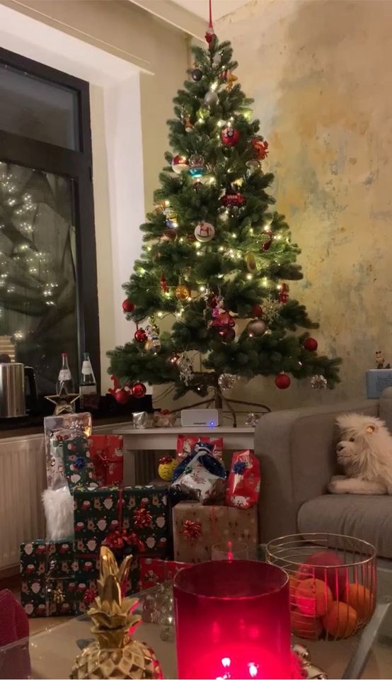 Künstlicher Weihnachtsbaum ca. 1,60  ohne Deko! in Köln