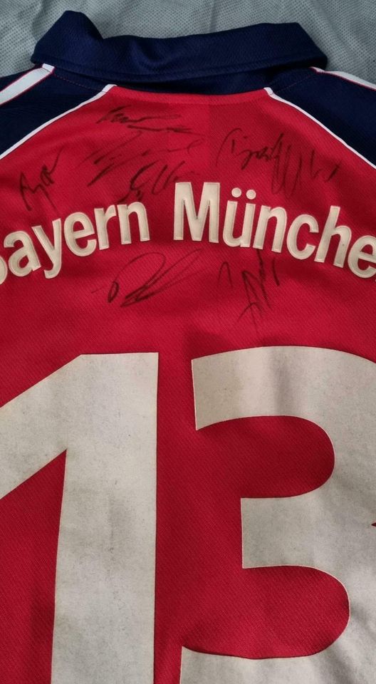 FC Bayern München Trikot #13 Sergio mit Unterschriften in Herzogenrath