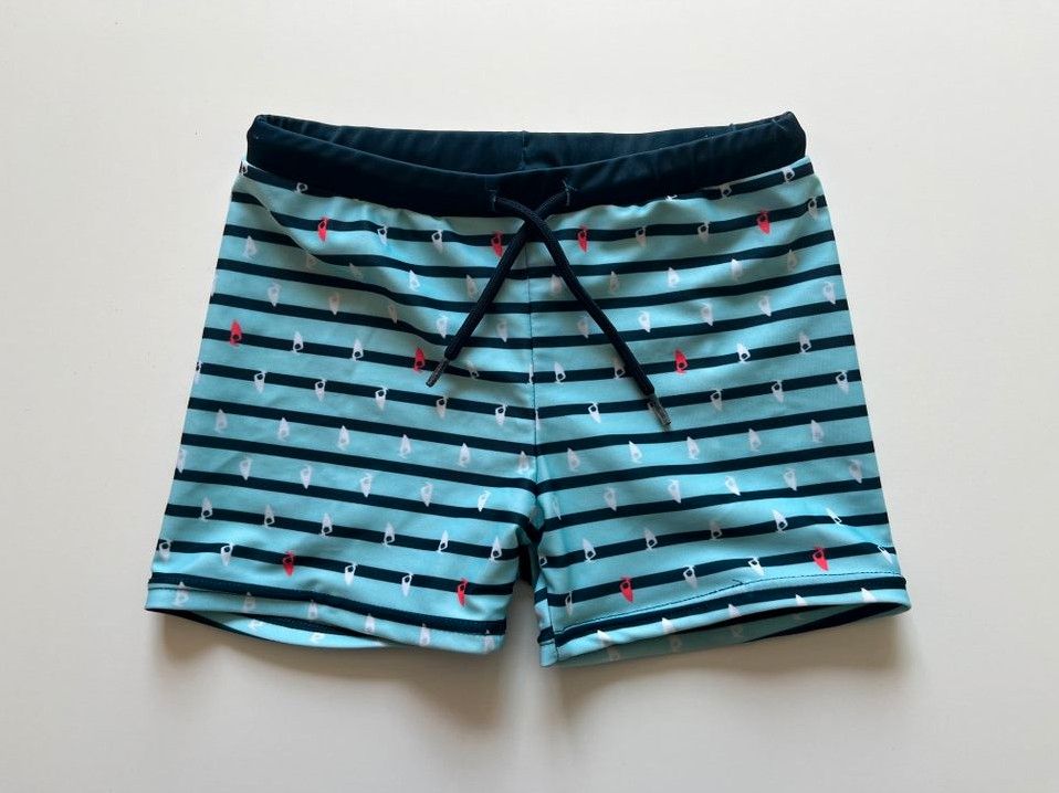 HEMA Badehose Junge Gr. 122 - 128 blau Surfer Motiv in Düsseldorf