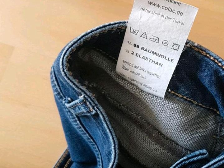 Colac Jeans Damen W32 L29 Größe 42 in Frankfurt am Main