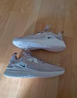 Leichte Nike Sneaker Schuhe 42 NEU Nordrhein-Westfalen - Bottrop Vorschau