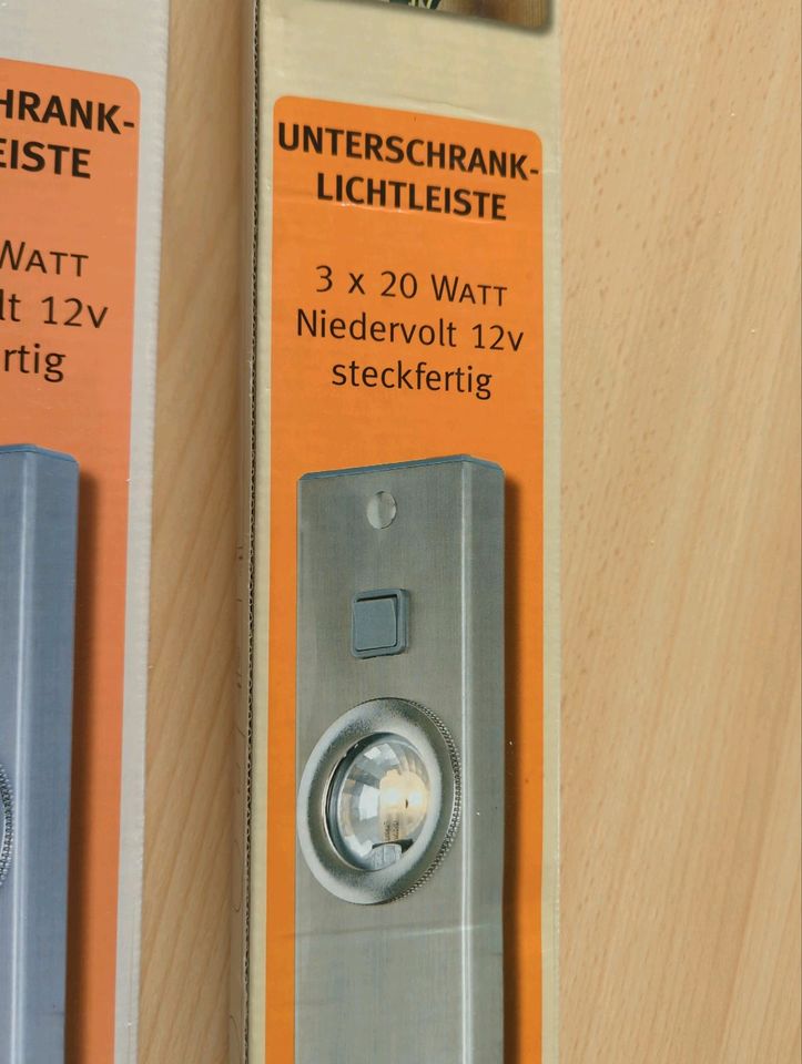 Unterschrank Lichtleiste (2 Stück) 3x20 Watt in Bad Dürrheim
